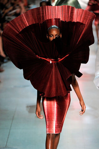 File:Paco+Rabanne+Spring+2012+pndgl6GU2nKl.jpg