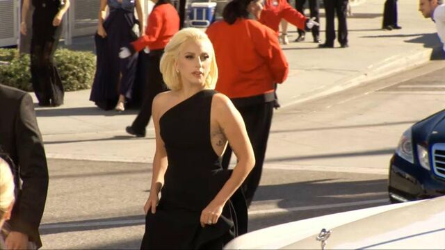 File:9-20-15 Arriving at 67th Primetime Emmy Awards at Microsoft Theater in LA 002.jpg