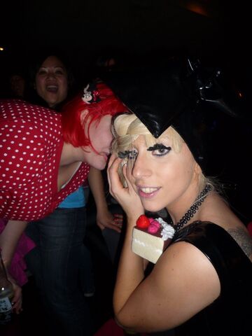File:12-21-08 Party 003.jpg