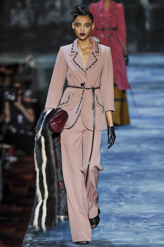 File:Marc Jacobs - Fall 2015 RTW Collection 002.jpg