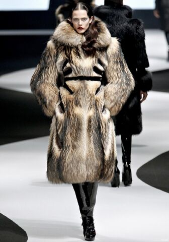 File:Viktor & Rolf Fall Winter 2012 oversized fur coat with black wool inserts.jpg