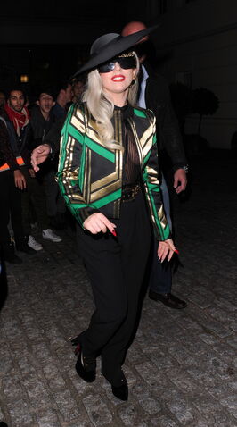 File:11-16-11 Leaving ITV Studios.jpg