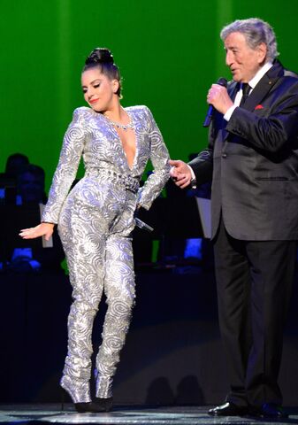 File:2-8-15 Cheek to Cheek Tour 009.jpg