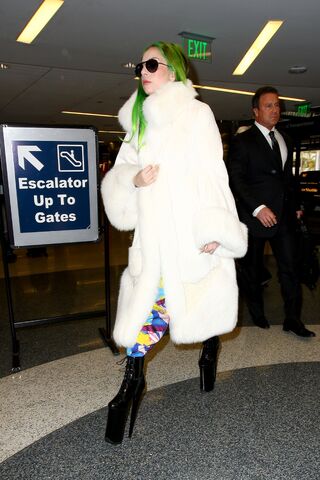 File:12-18-13 Arriving at LAX Airport 002.jpg