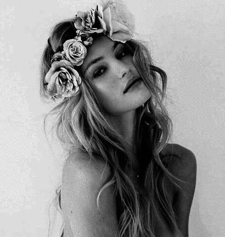 File:Blonde-boho-flower-crown-girl-Favim.com-1436006.jpg