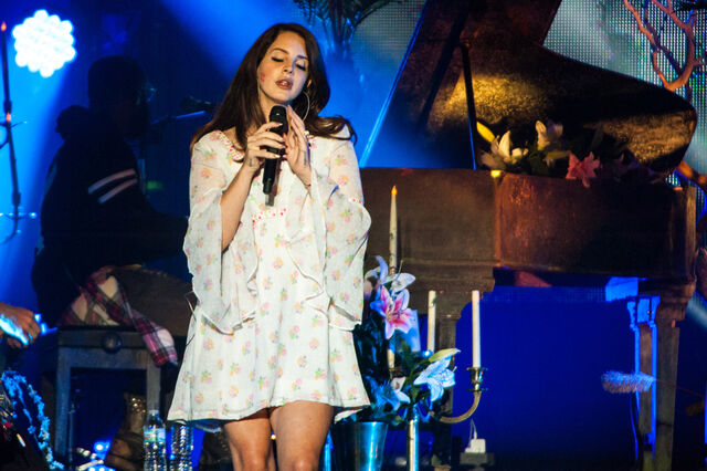 File:Lanadelreychicago2014.jpg