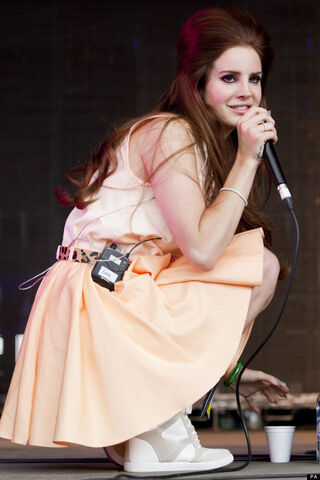 File:M-LANA-DEL-REY-LOVEBOX-620x930c.jpg