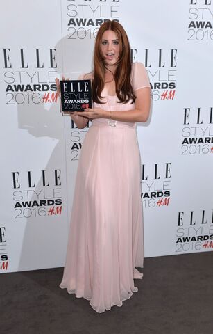 File:Lana-del-rey-at-elle-style-awards-in-london 2.jpg