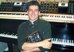 Gregory Hinde.png