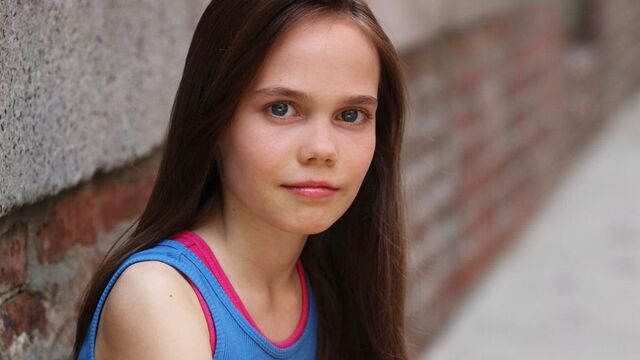 File:Oona laurence.jpg