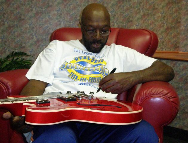 File:Isaac Hayes.jpg