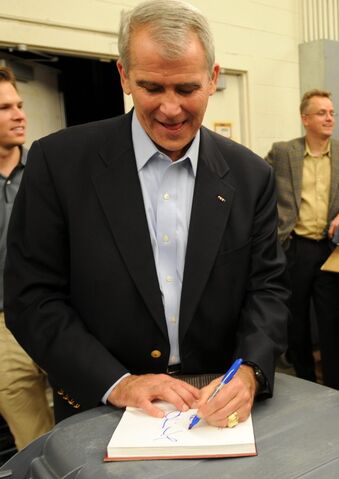 File:Colonel Oliver North.jpg