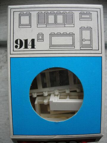File:914-Windows, White.jpg