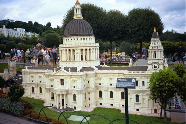 File:Legoland-stpauls.jpg