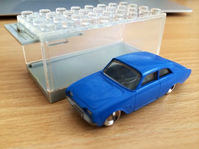 File:Lego Ford Taunus 17m with Garage.jpg