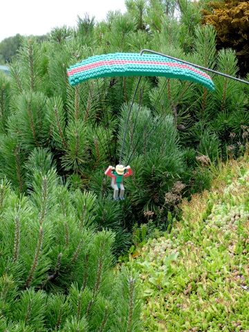 File:Lego Parachutist.jpg