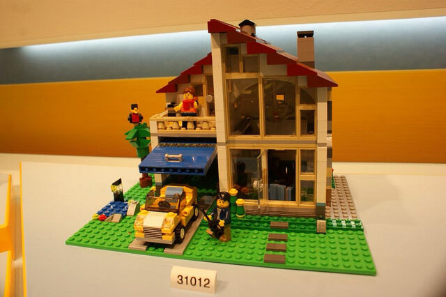 File:31012DeToyFair.jpg