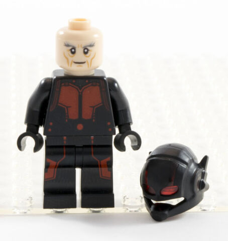 File:76039-Hank-Pym-Helmet-Off-473x500.jpg