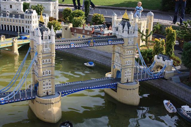 File:Legoland-Towerbridge.jpg