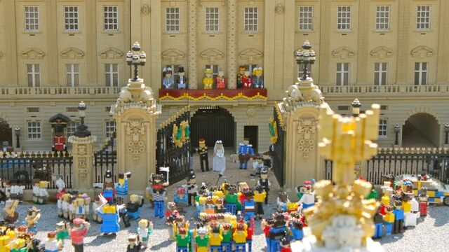 File:Royalweddingminiland.jpg