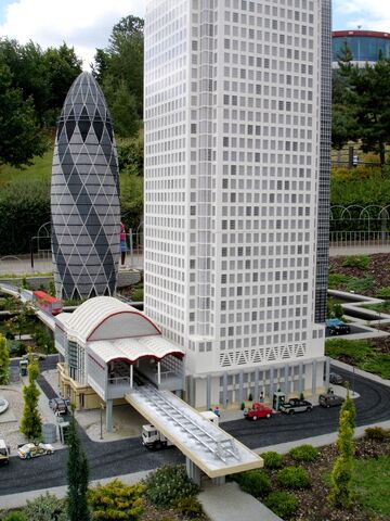 File:Lego Canary Wharf 3.jpg