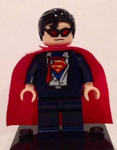 File:Jpwsuperheroesfansigfig.jpeg