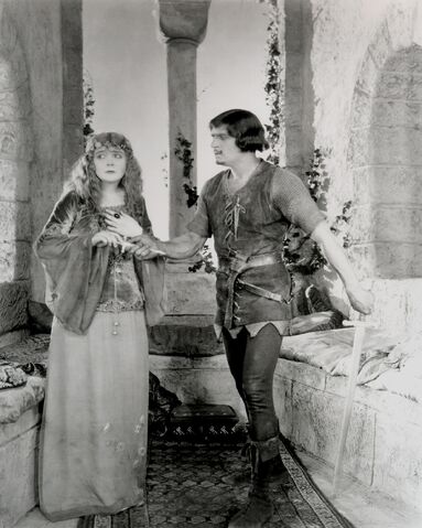 Fichier:Fairbanks-Hood.jpg