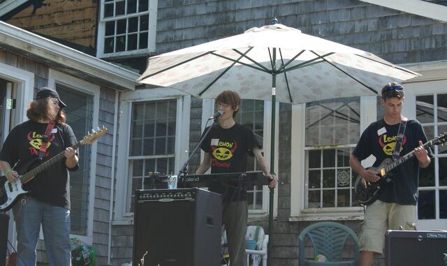 File:Lemonic Demonade performace.jpg