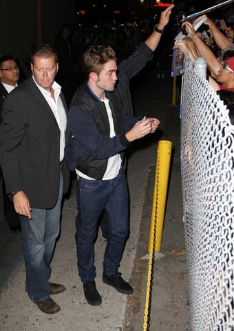 File:Robert-pattinson-levis-jeans-2.jpg