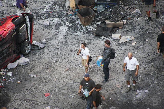 File:Transformers-dotm-tf3-shia-labeoufs-stunt-double-sets-up-the-cable-swing 4906215213 o.jpg