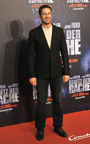 File:Gerard-butler-in-levi.jpg