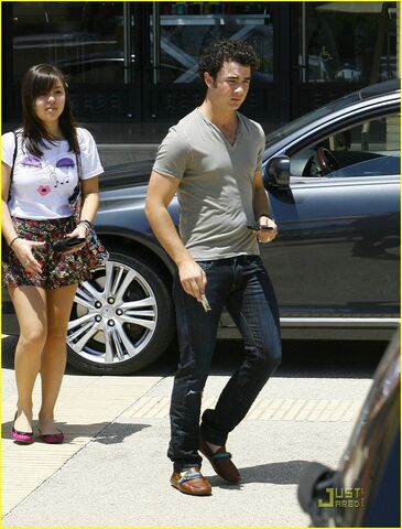 File:Kevin-jonas-maya-kibbel-barneys-15.jpg