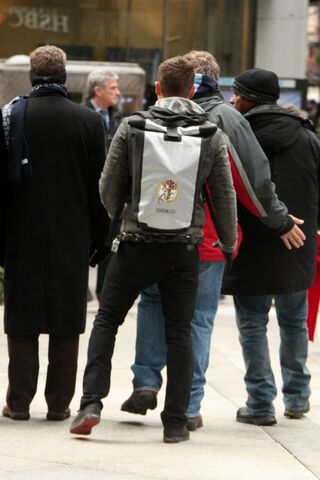 File:Zac-efron-levis-new-years-eve-2.jpg