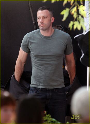 File:Ben-affleck-pecs-05.jpg