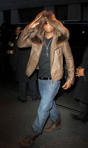 File:Ne-Yo-wearing-hooded-fur-jacket-and-Louis-Vuitton-Tibet-nubuck-calf-leather-ankle-boots-1.jpg