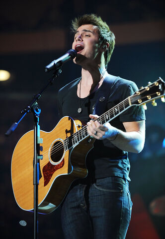 File:Kris+Allen+Z100+Jingle+Ball+2009+Show+4IcTPF7zmd7x.jpg