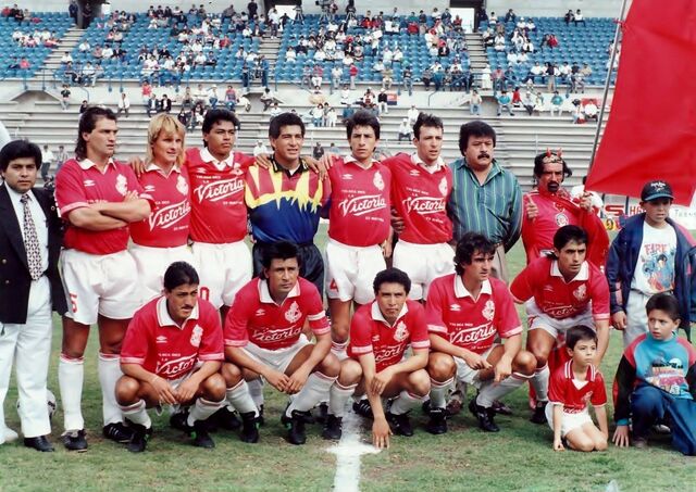 Archivo:TOLTeam93-94.jpg
