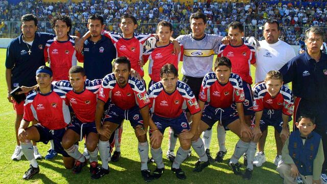 Archivo:IRATeam2002.jpg