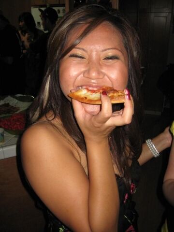 File:Knees bday me pizza.jpg