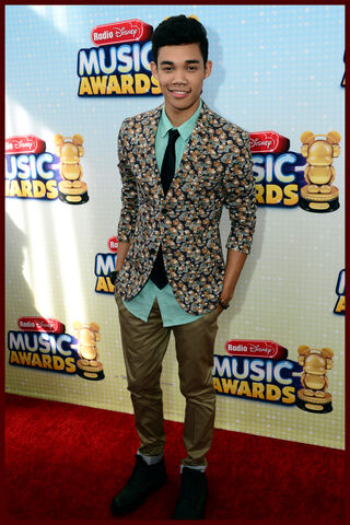 File:Radiodisney-musicawards-carpet-067.jpg