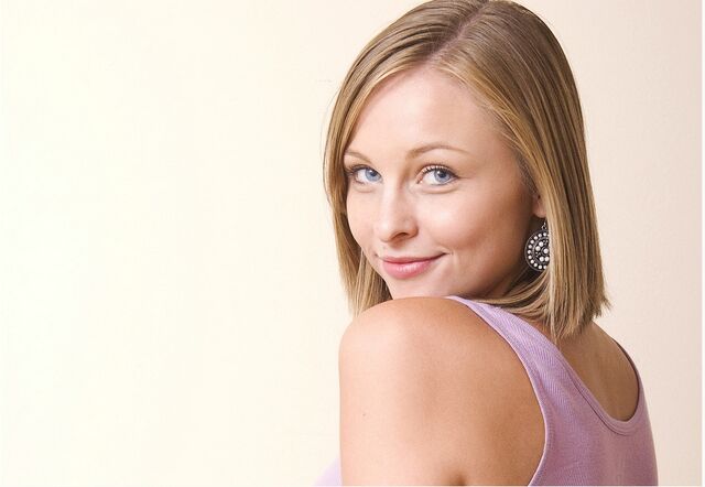 File:Shelby Shoulder Pose.jpg