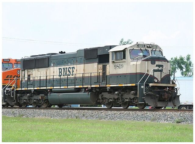 File:BNSF SD70MAC.jpg