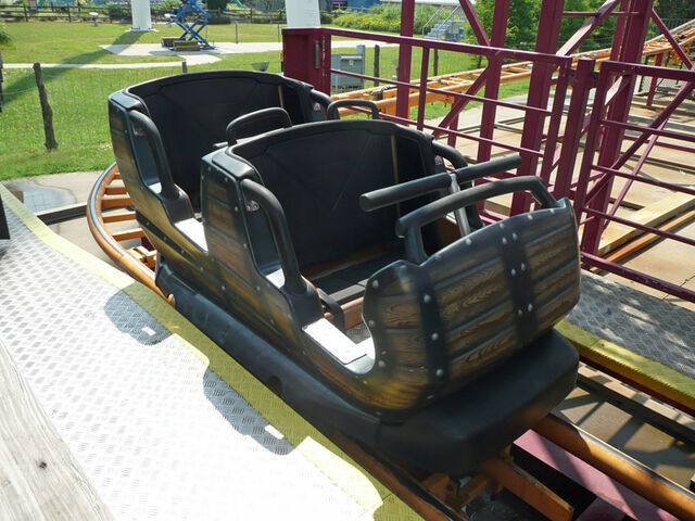 File:Road Runner Express Cars.jpg