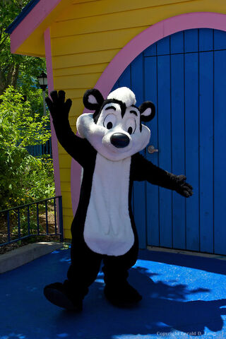 File:Six-Flags-Pepe-Le-Pew-822397.jpg