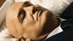 5x01 LockeDeadInBed.jpg