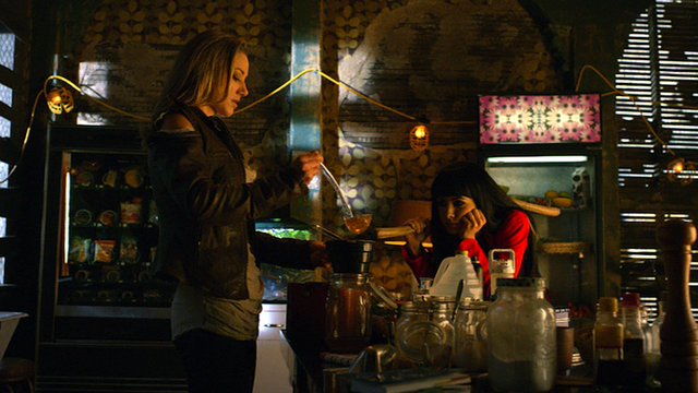 File:Lauren and Kenzi (303).png