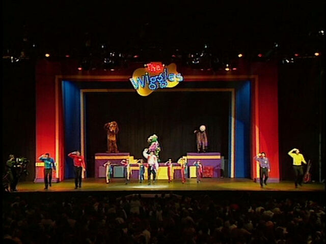 File:WigglyMedley-Live5.jpg