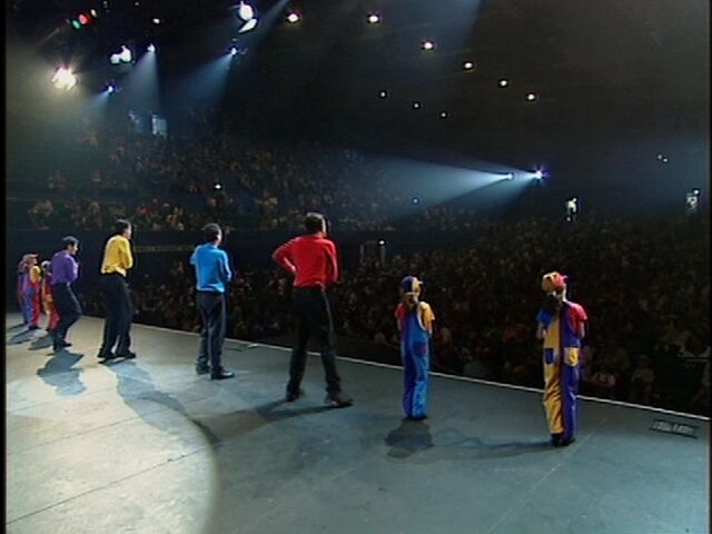 File:WigglyMedley-Live6.jpg