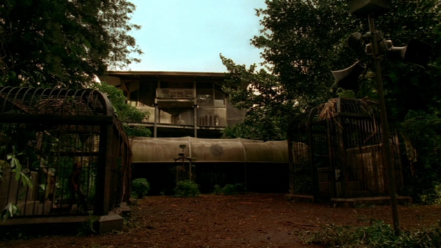 Archivo:Lost301thetwocages-1.png