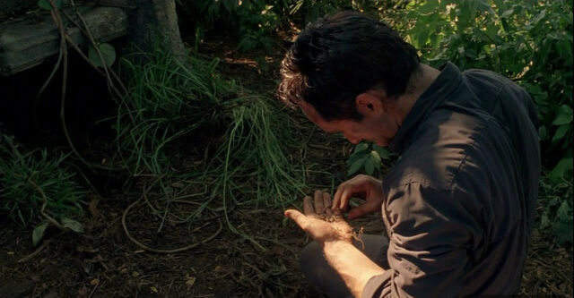 Archivo:6x09 UnburyingThePast.jpg